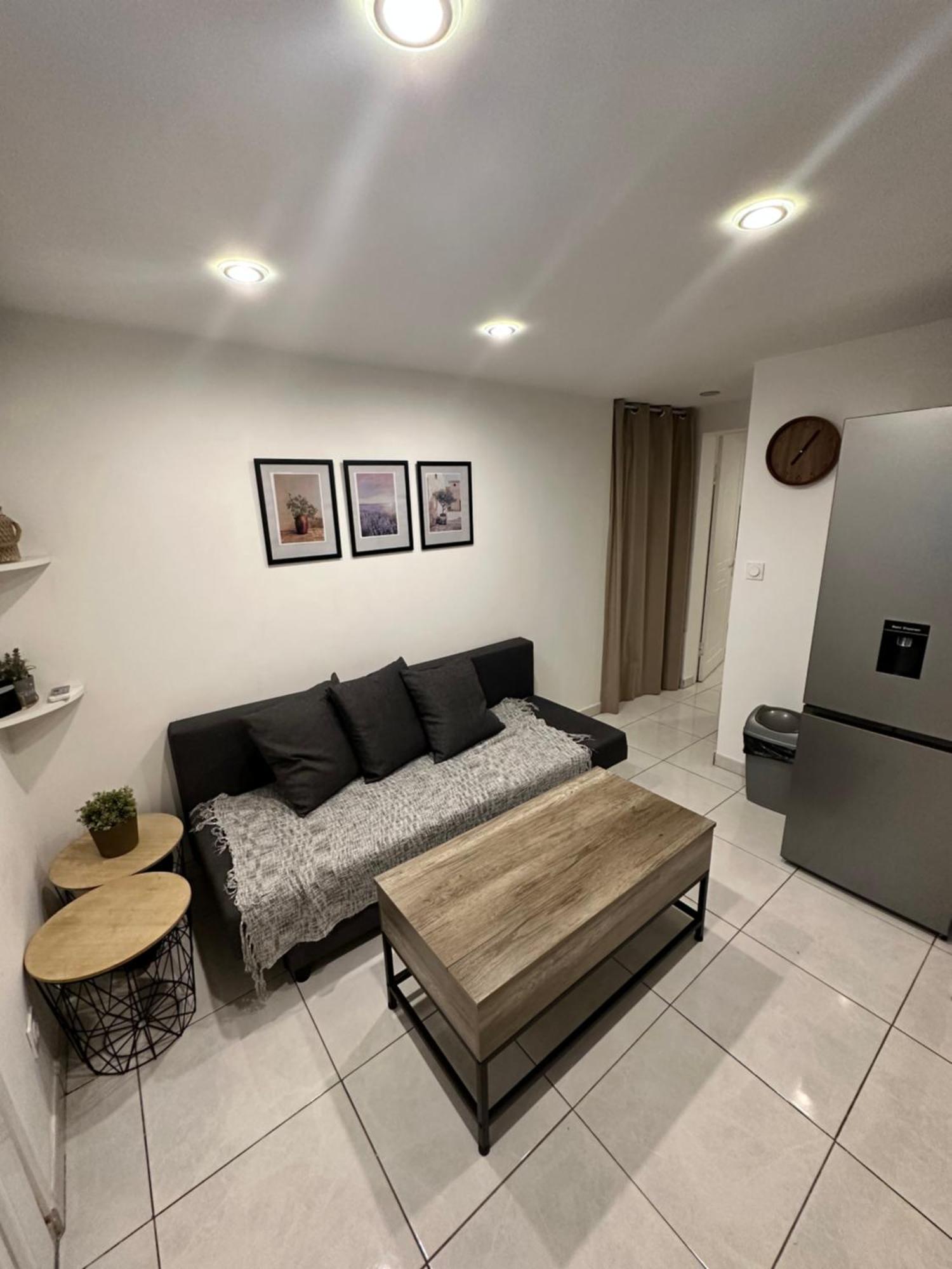 Jolie appartement Nice proche mer et aéroport Une chambre plus salon avec cuisine Exterior foto